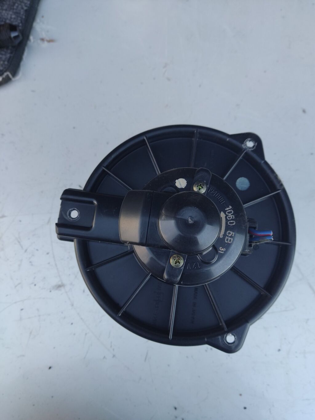 Мотор печки на Toyota Bb NCP30