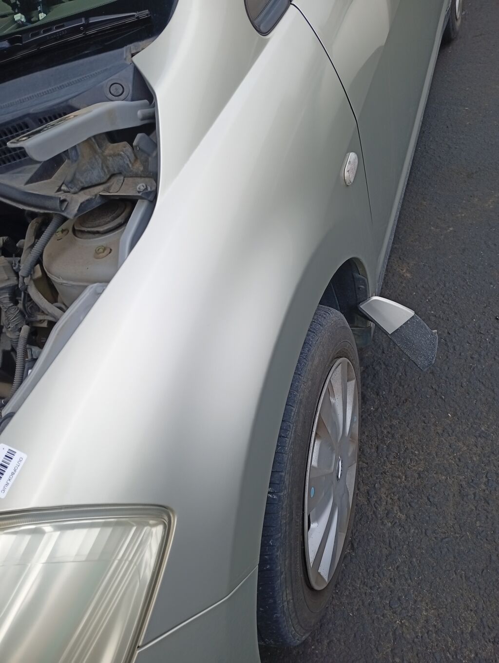 Крыло переднее на Nissan Tiida Latio SC11, Левое расположение