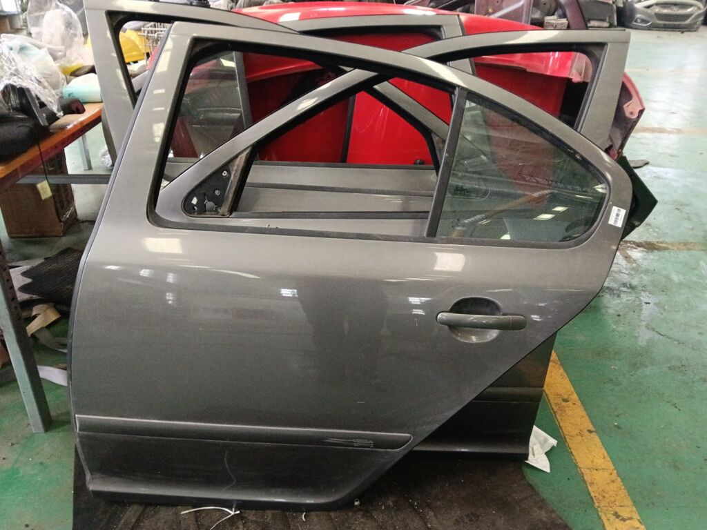 Дверь боковая на Skoda Octavia 1Z, Заднее Левое расположение