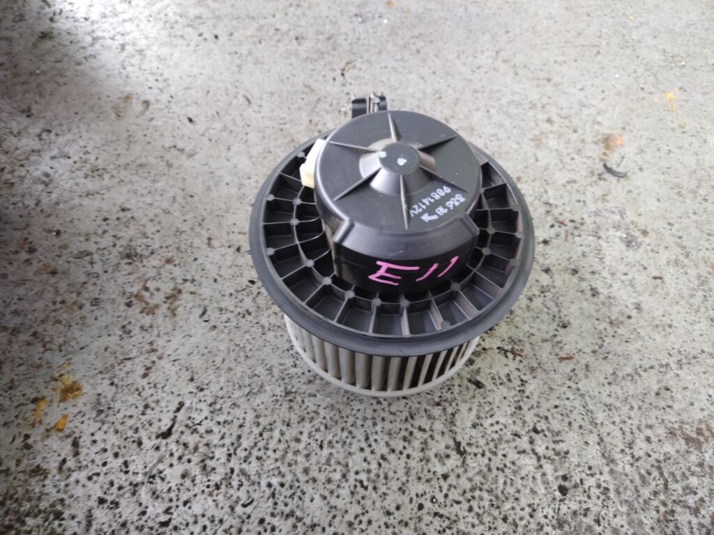 Мотор печки на Nissan Note E11