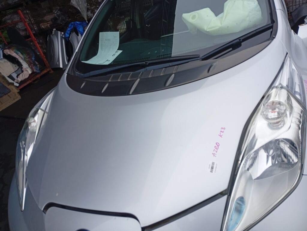Капот на Nissan Leaf AZE0 Фото 2