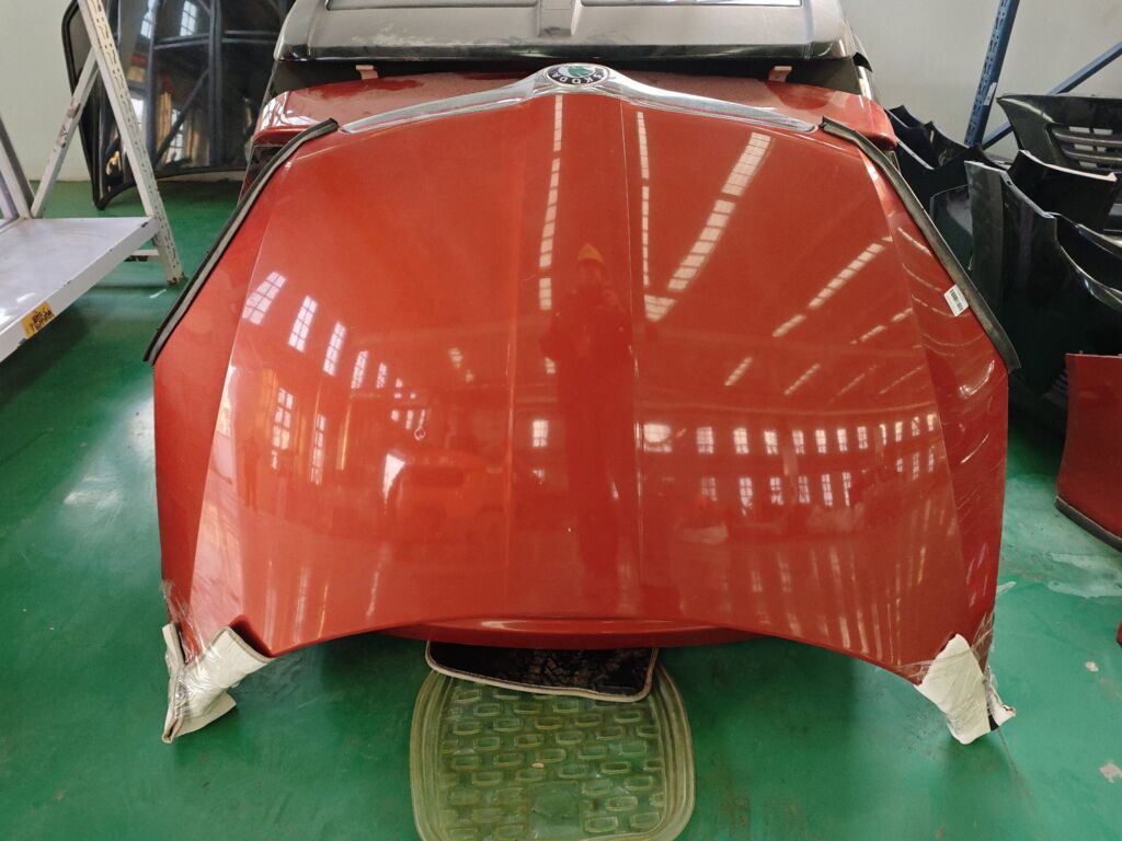 Капот на Skoda Fabia 5J