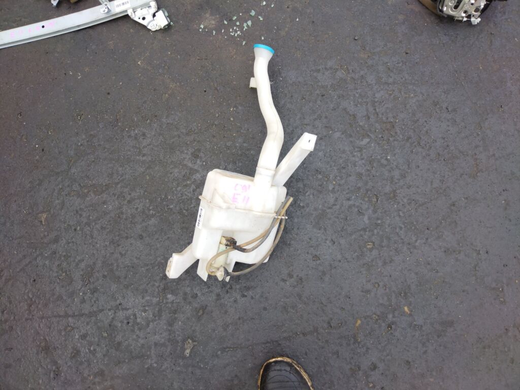 Бачок омывателя на Nissan Note E11 28919AX000