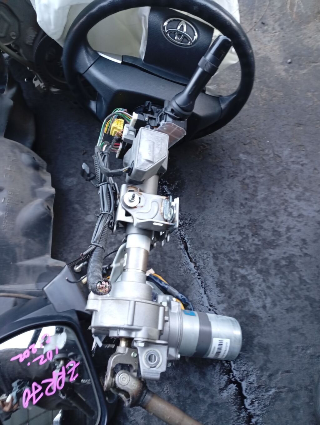 Рулевая колонка на Toyota Voxy ZRR70G