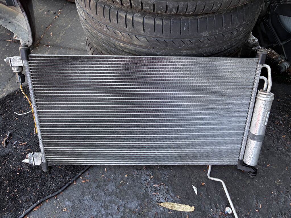 Радиатор кондиционера на Nissan March YK12 HR15DE 92110 1U600  92110 ED000  FX-267-3170  TD-267-3170