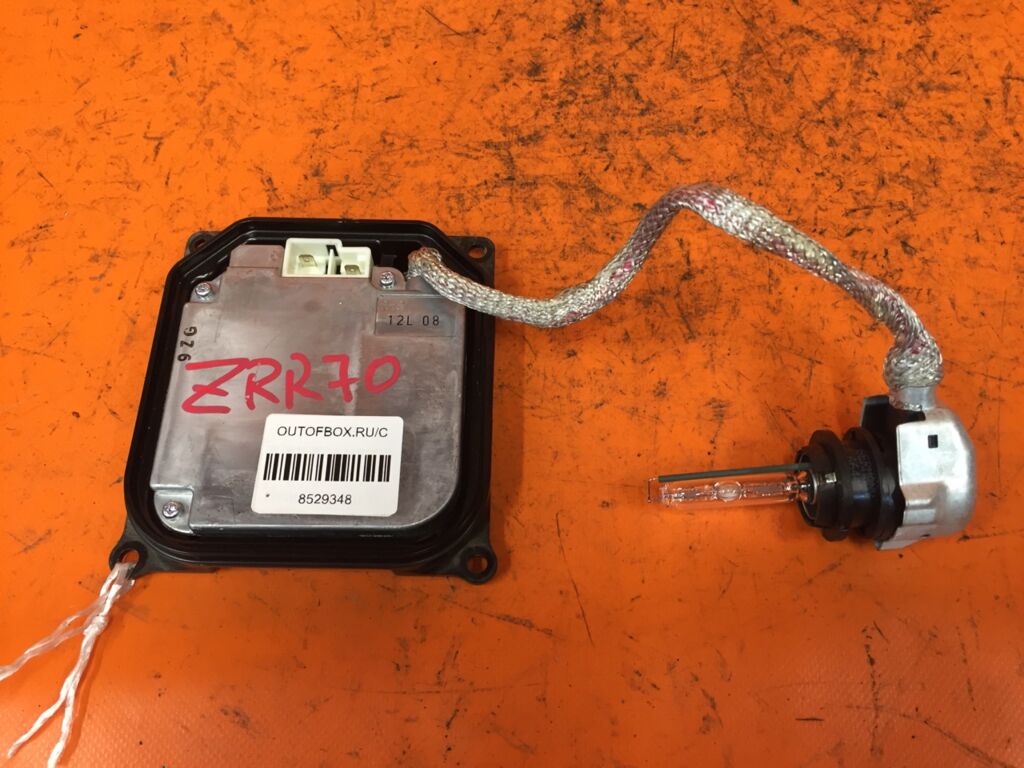 Блок розжига ксенона на Toyota Noah ZRR70G 85967-20010