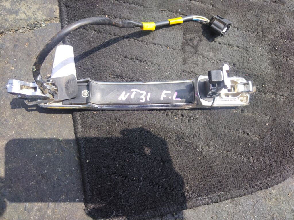 Ручка двери на Nissan X-Trail NT31, Переднее Левое расположение