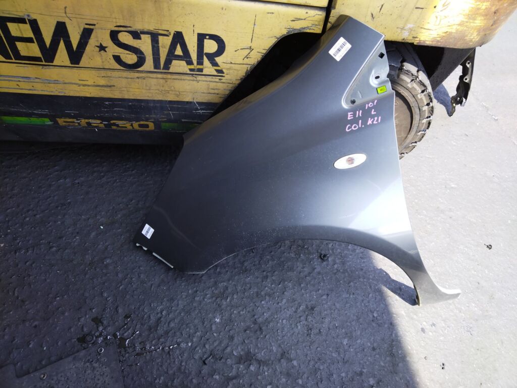 Крыло переднее на Nissan Note E11, Левое расположение