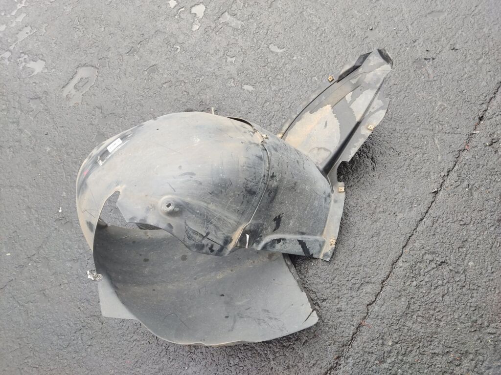 Подкрылок на Volkswagen Passat 3C 3AA805911A  3AA805977, Переднее Левое расположение