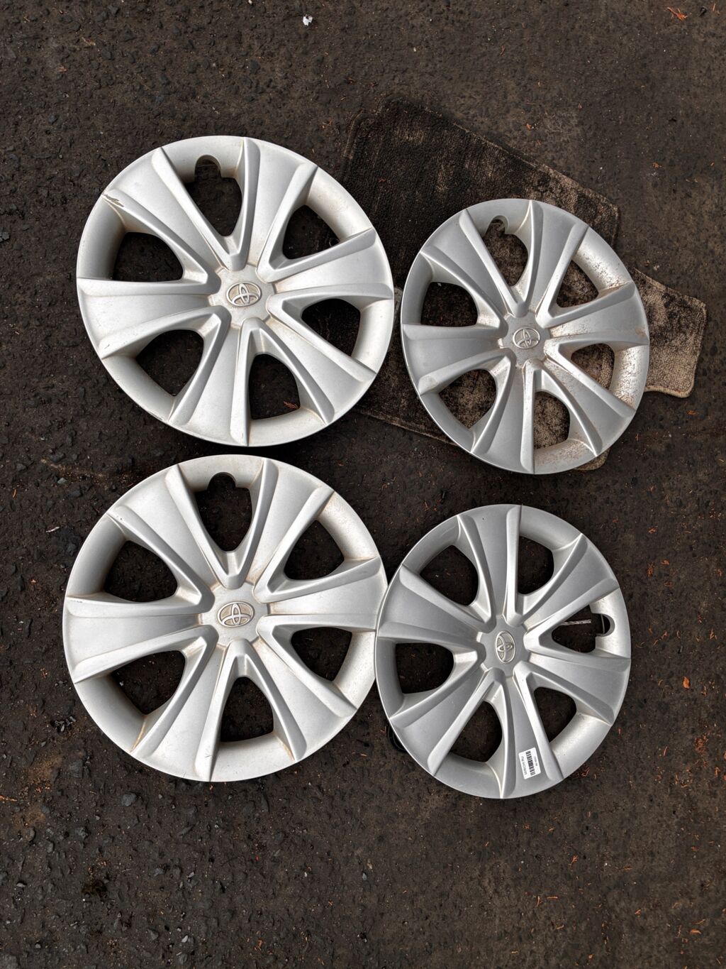 Колпак на Toyota Ractis SCP100