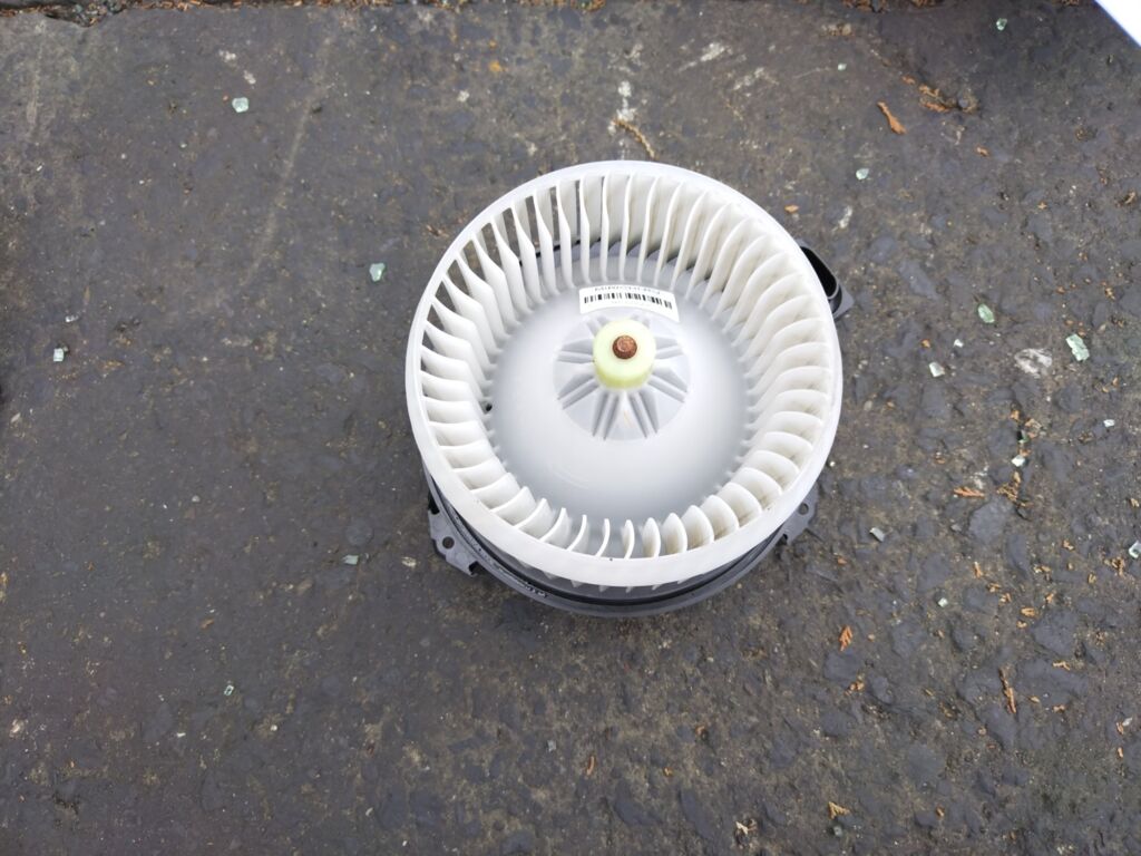 Мотор печки на Honda Insight ZE2