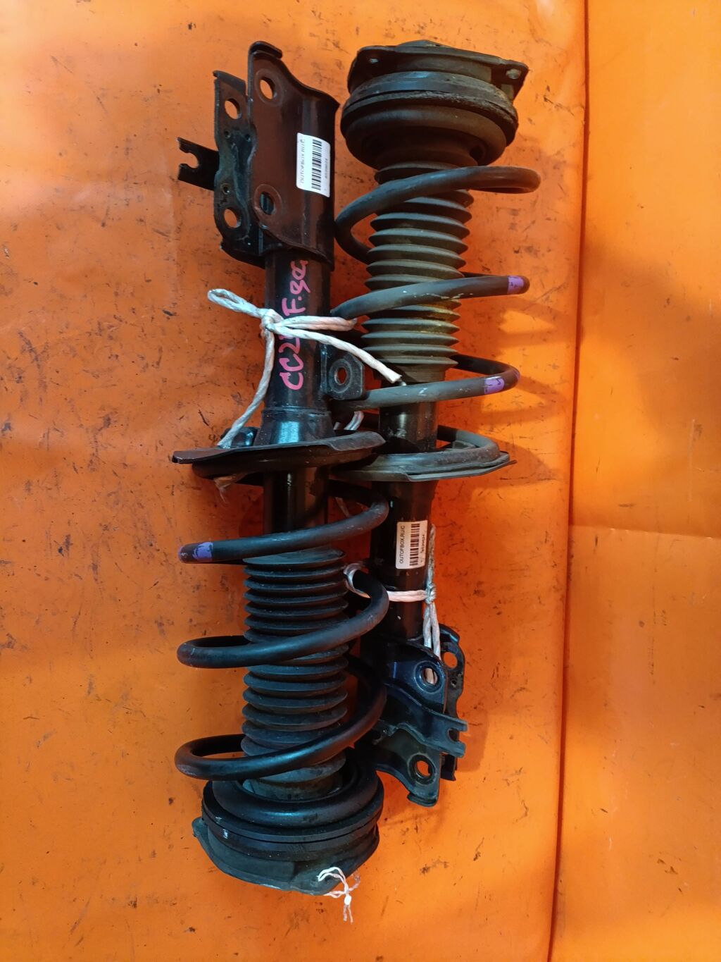 Стойка амортизатора на Nissan Serena CC25 MR20DE, Переднее расположение