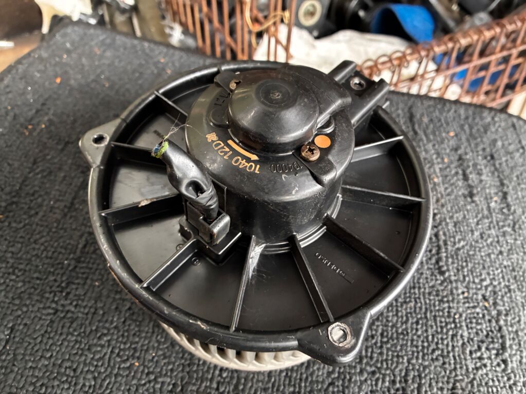Мотор печки на Toyota Lite Ace KR41V