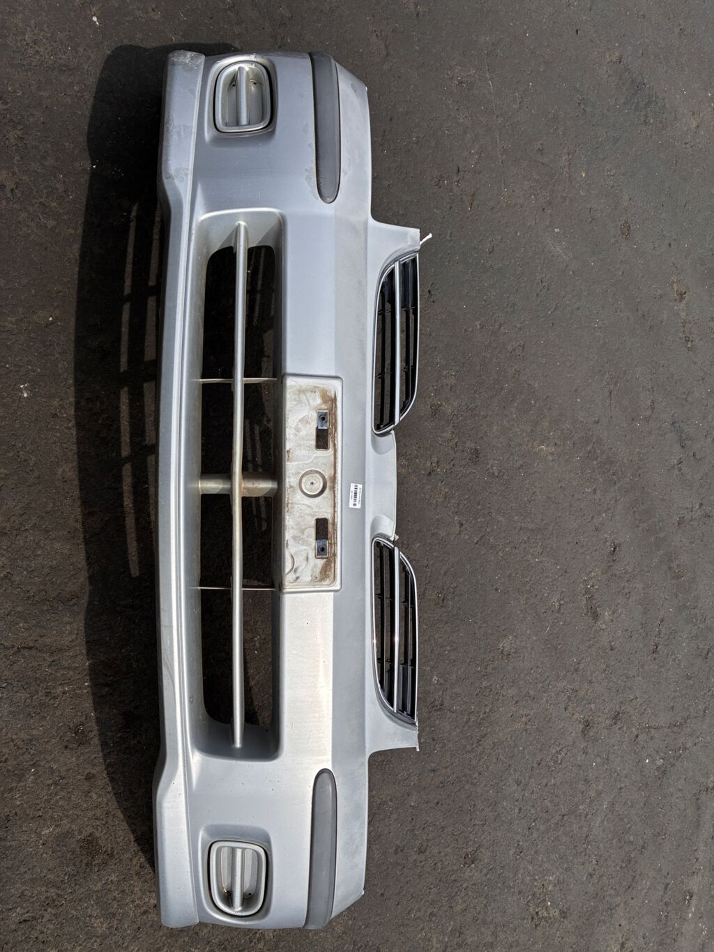 Бампер на Nissan Tino V10 62022-4U040, Переднее расположение