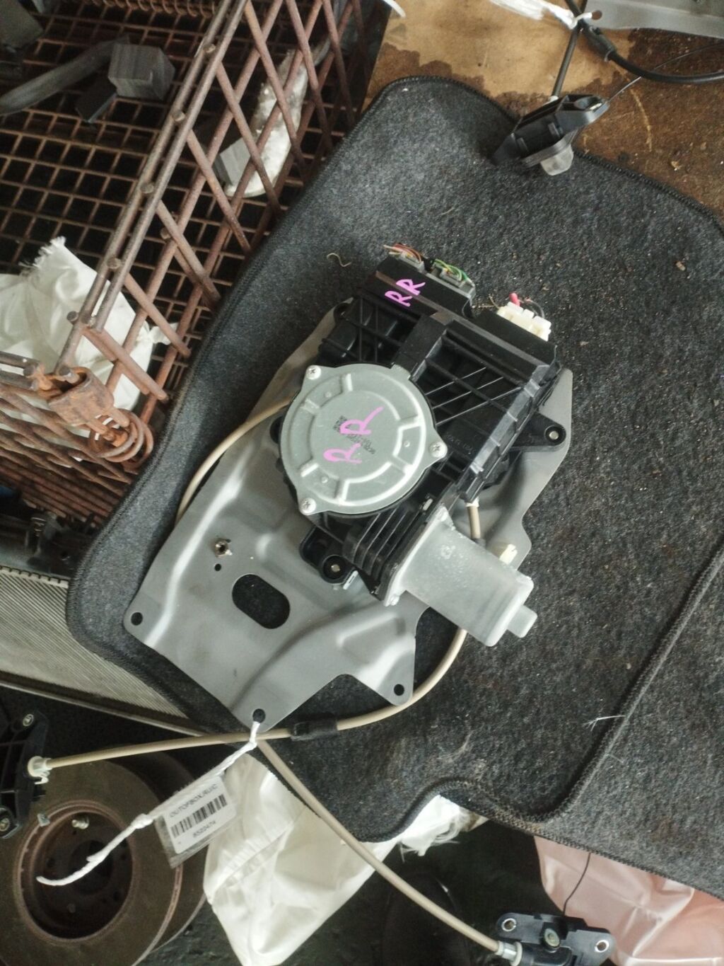 Доводчик двери на Honda Stepwgn RK1, Заднее Правое расположение