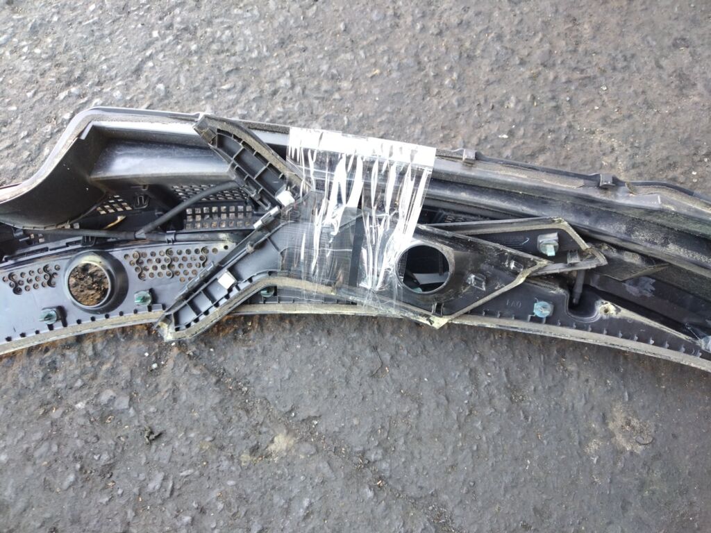 Решетка под лобовое стекло на Honda Freed GB3