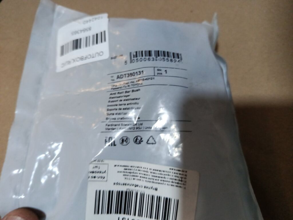 Втулка стабилизатора на Toyota Rav4 ADT380131 48815-42121, Переднее Правое расположение