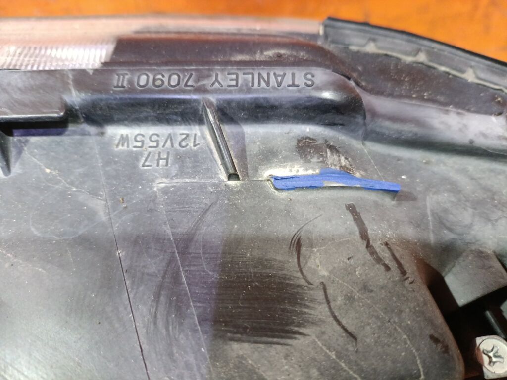 Фара на Mitsubishi Diamante F34A 7090, Правое расположение