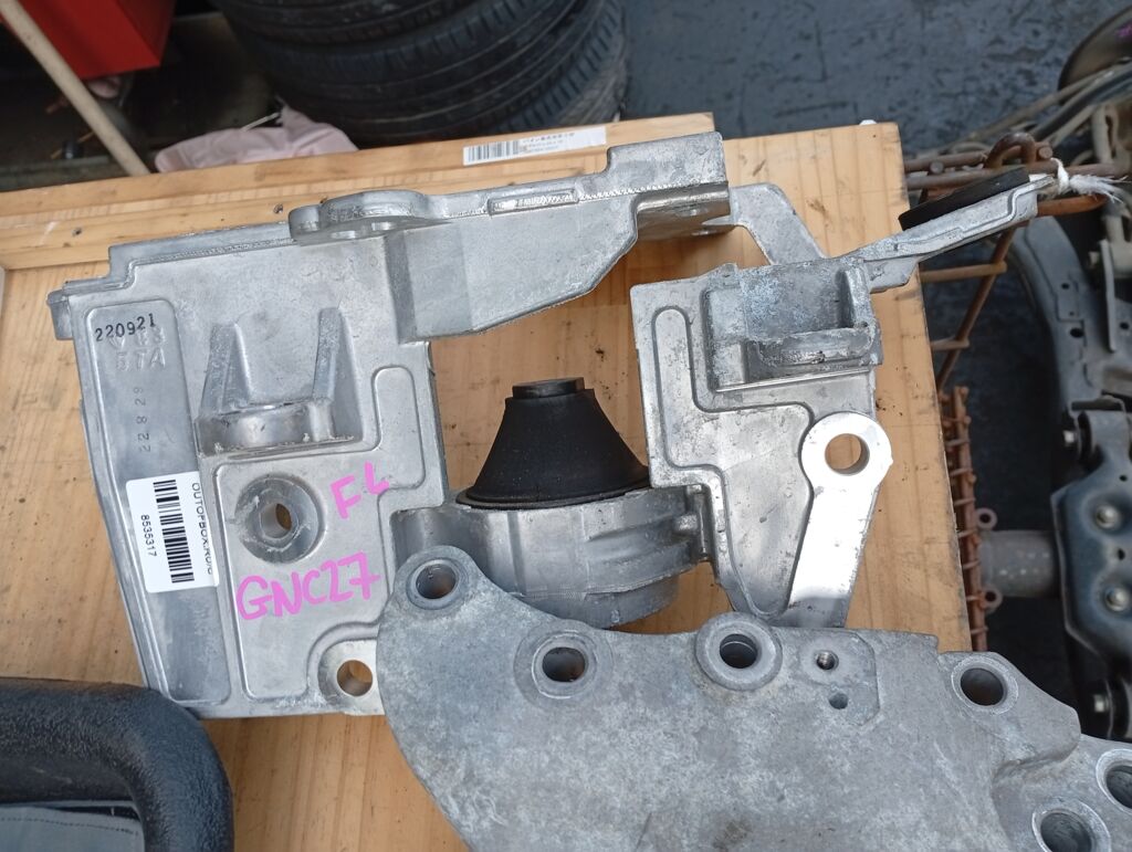 Подушка двигателя на Nissan Serena GNC27 MR20DD 11220-5TA0A, Переднее Левое расположение