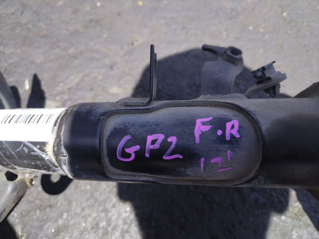 Стойка амортизатора на Honda Fit Shuttle Hybrid GP2 LDA, Переднее Правое расположение