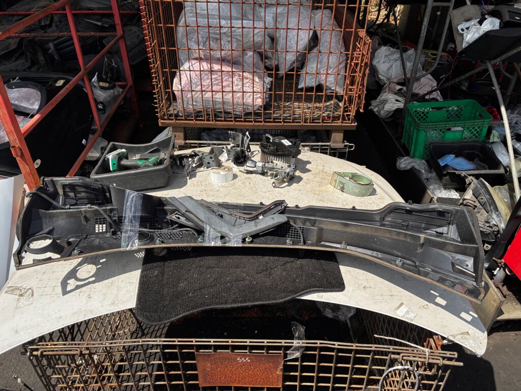 Решетка под лобовое стекло на Honda Freed GB3