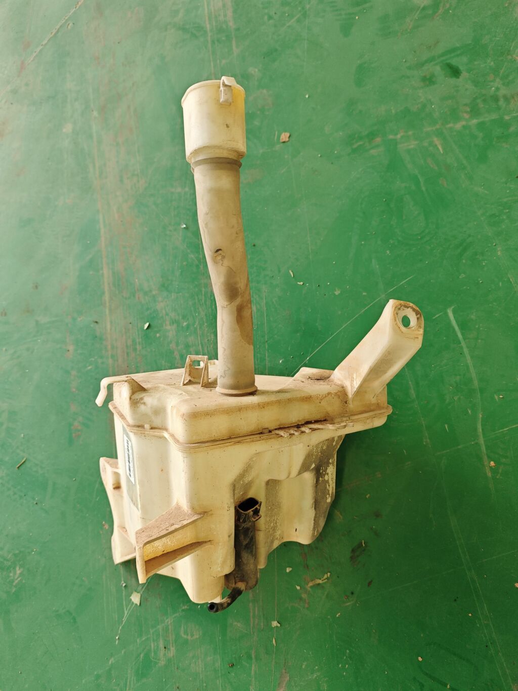 Бачок омывателя на Toyota Corolla ZRE151L 060851-264