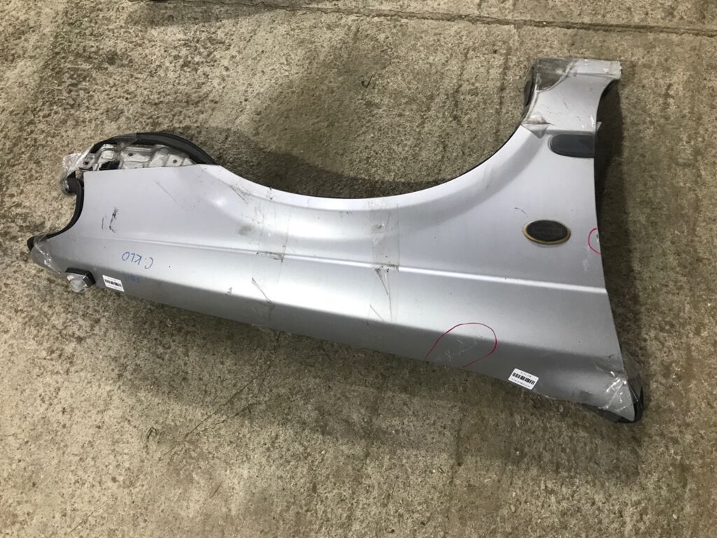 Крыло переднее на Nissan Sunny FB15, Правое расположение