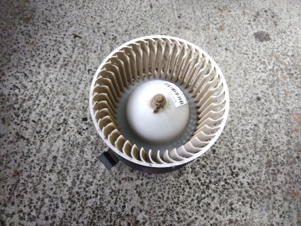 Мотор печки на Nissan March AK12 27226 AX000