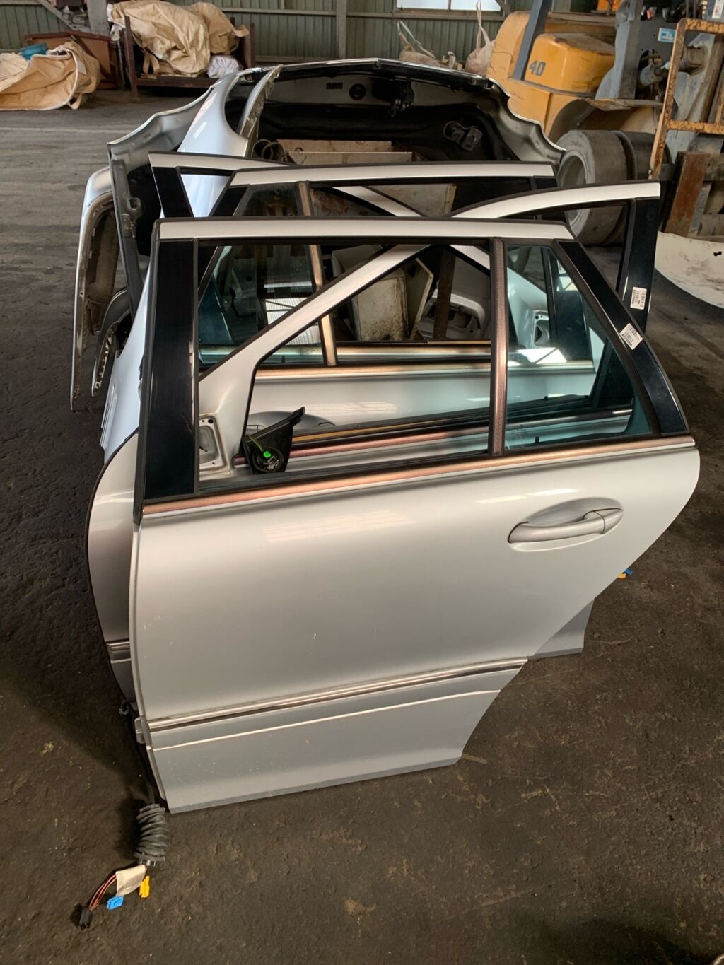 Дверь боковая на Mercedes-Benz C-Class Station Wagon S203.246, Заднее Левое расположение