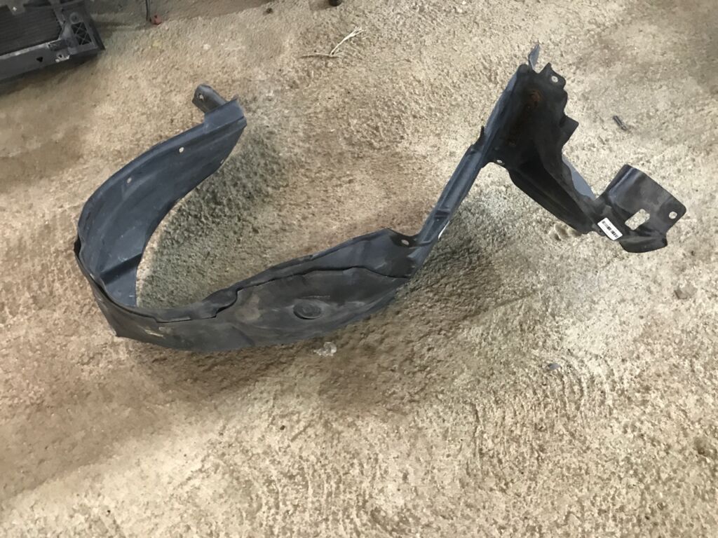 Подкрылок на Toyota Prius NHW20 53875-47020  915.TY11151R  LT-TY6178, Переднее Правое расположение