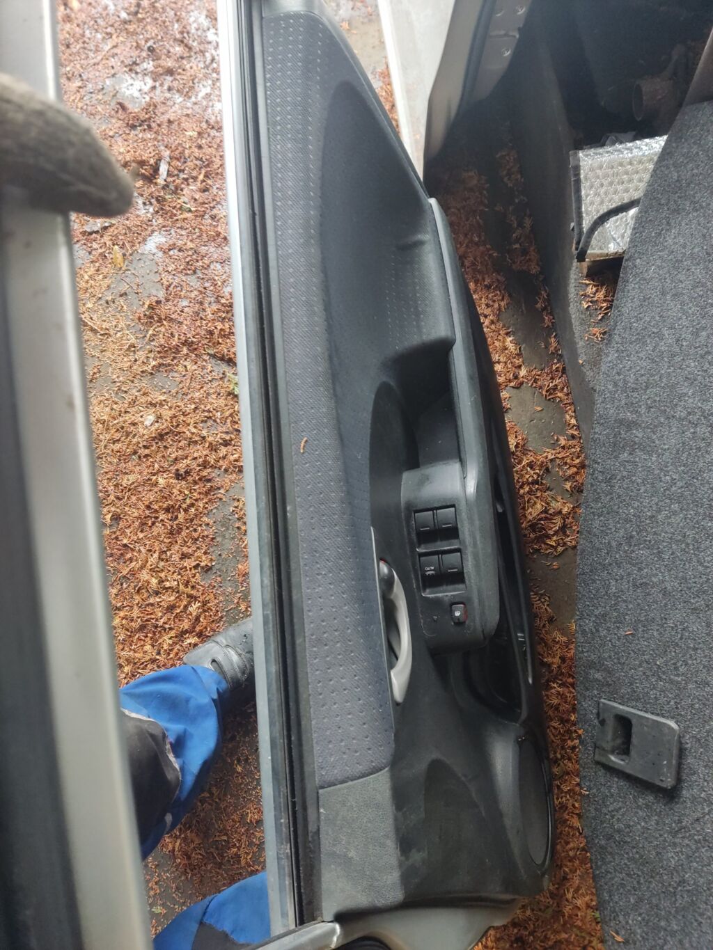 Дверь боковая на Honda Fit GE6, Переднее Правое расположение