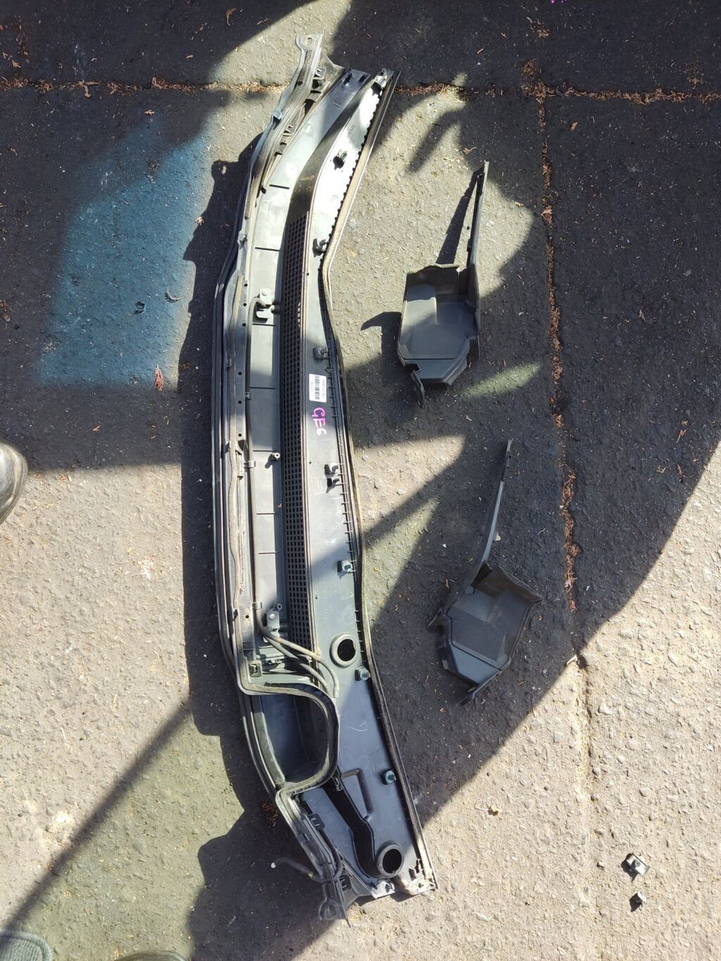 Решетка под лобовое стекло на Honda Fit GE6 74200-TF0-0000-50