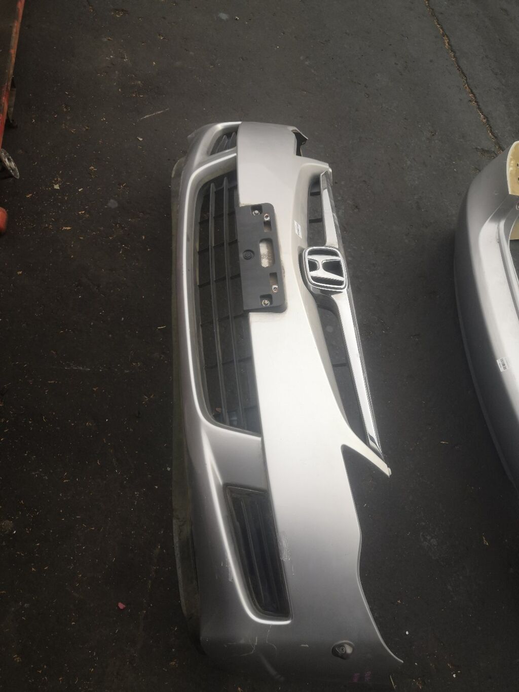 Бампер на Honda Civic FD1, Переднее расположение