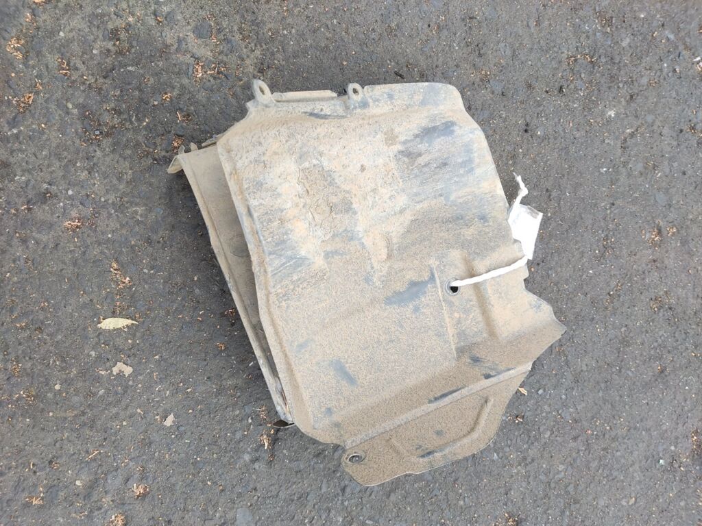 Подкрылок на Daihatsu Move LA100S KF-VE 65637-B2030  65638-B2030, Заднее расположение