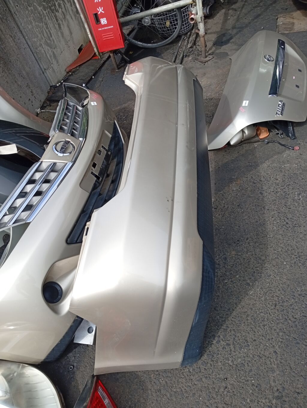 Бампер на Nissan Tiida Latio SC11 85022-ED440, Заднее расположение