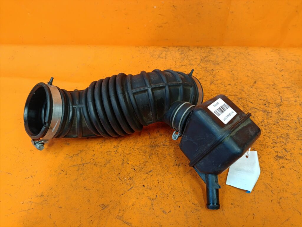 Патрубок воздушн.фильтра на Nissan Serena HC26 MR20DD