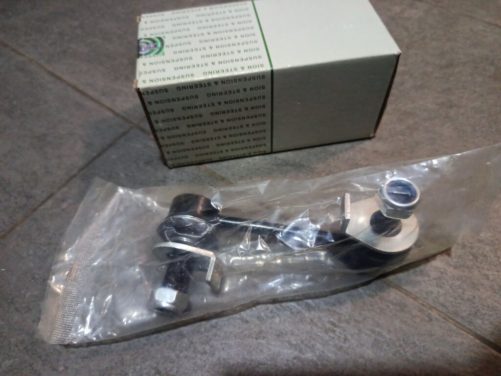 Линк стабилизатора на Infiniti Fx35 S50 AKITAKA 0223-S50RL  0223-E51RL  42603  54668-WL010  54668-WL01A  ADN18582  CLN-73L  NP-174-5894  SLN-325L, Заднее Левое расположение