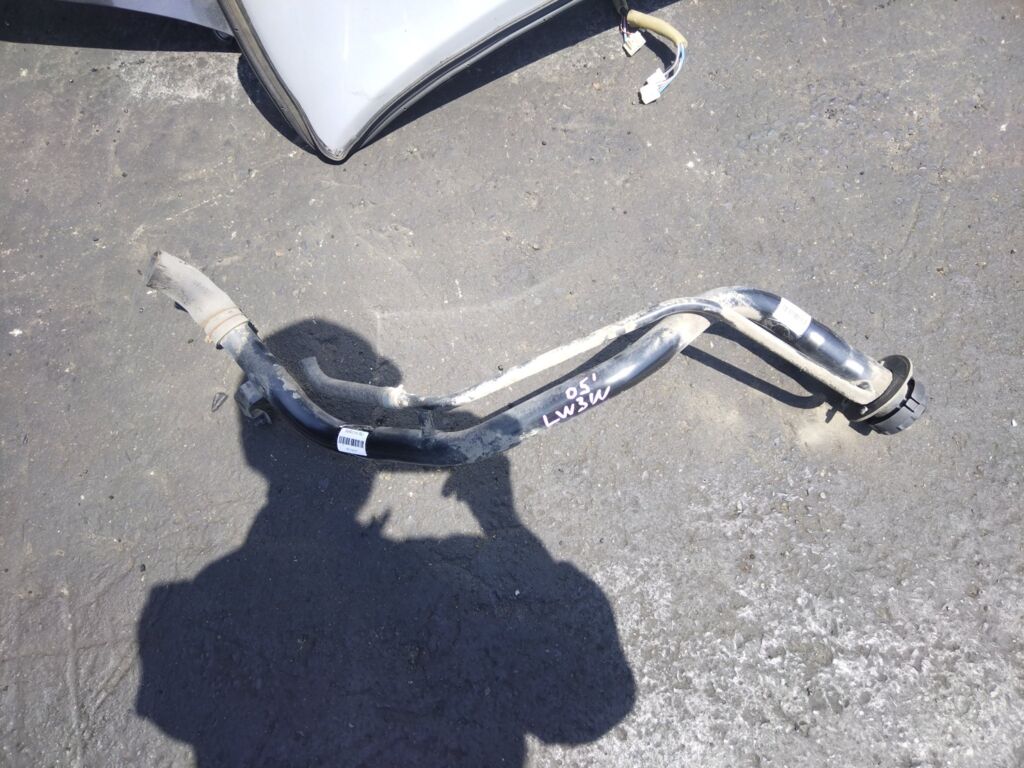 Заливная горловина топливного бака на Mazda Mpv LW3W L3