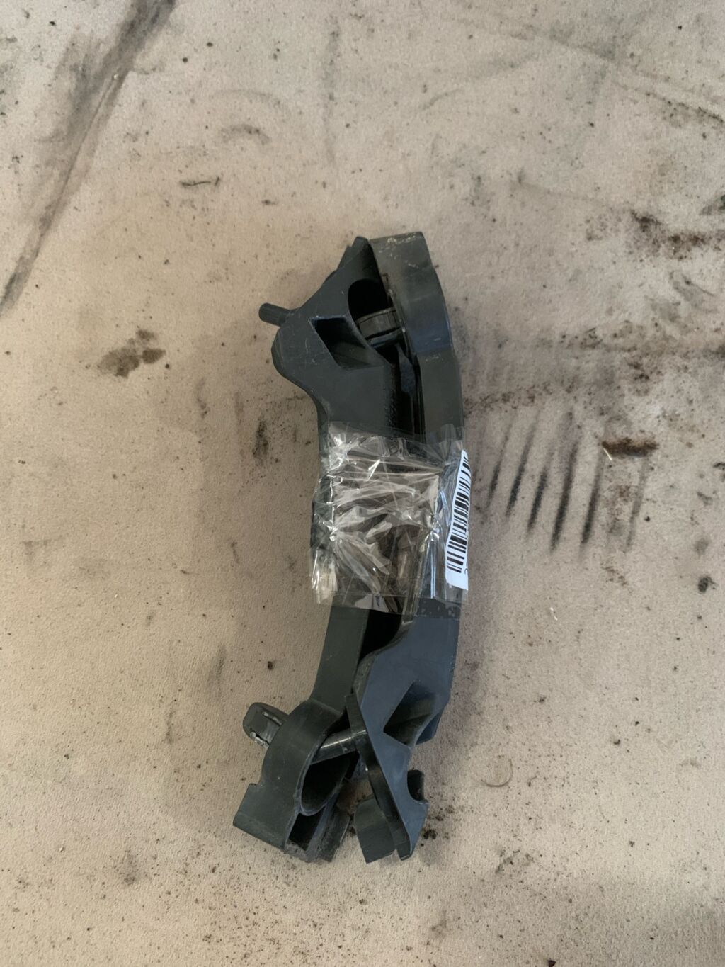 Крепление бампера на Mazda Atenza GH5FS GS1D-500T1  GS1D-500U1, Переднее расположение