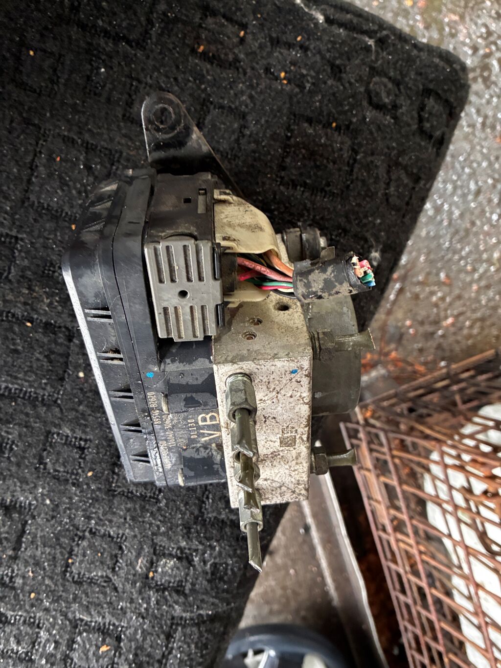 Блок ABS на Daihatsu Move LA100S KF-VE 44510-B2760  89540-B2620  116040-30600