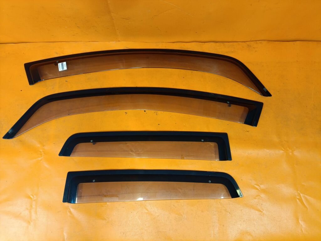 Ветровик на Mitsubishi Colt Plus Z21W