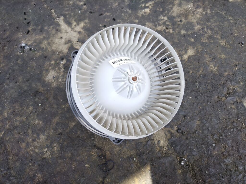 Мотор печки на Honda Elysion RR1