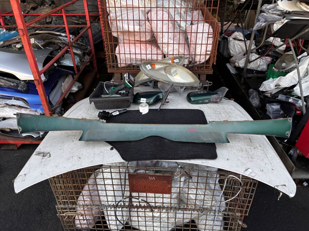 Планка под фару на Toyota Funcargo NCP20