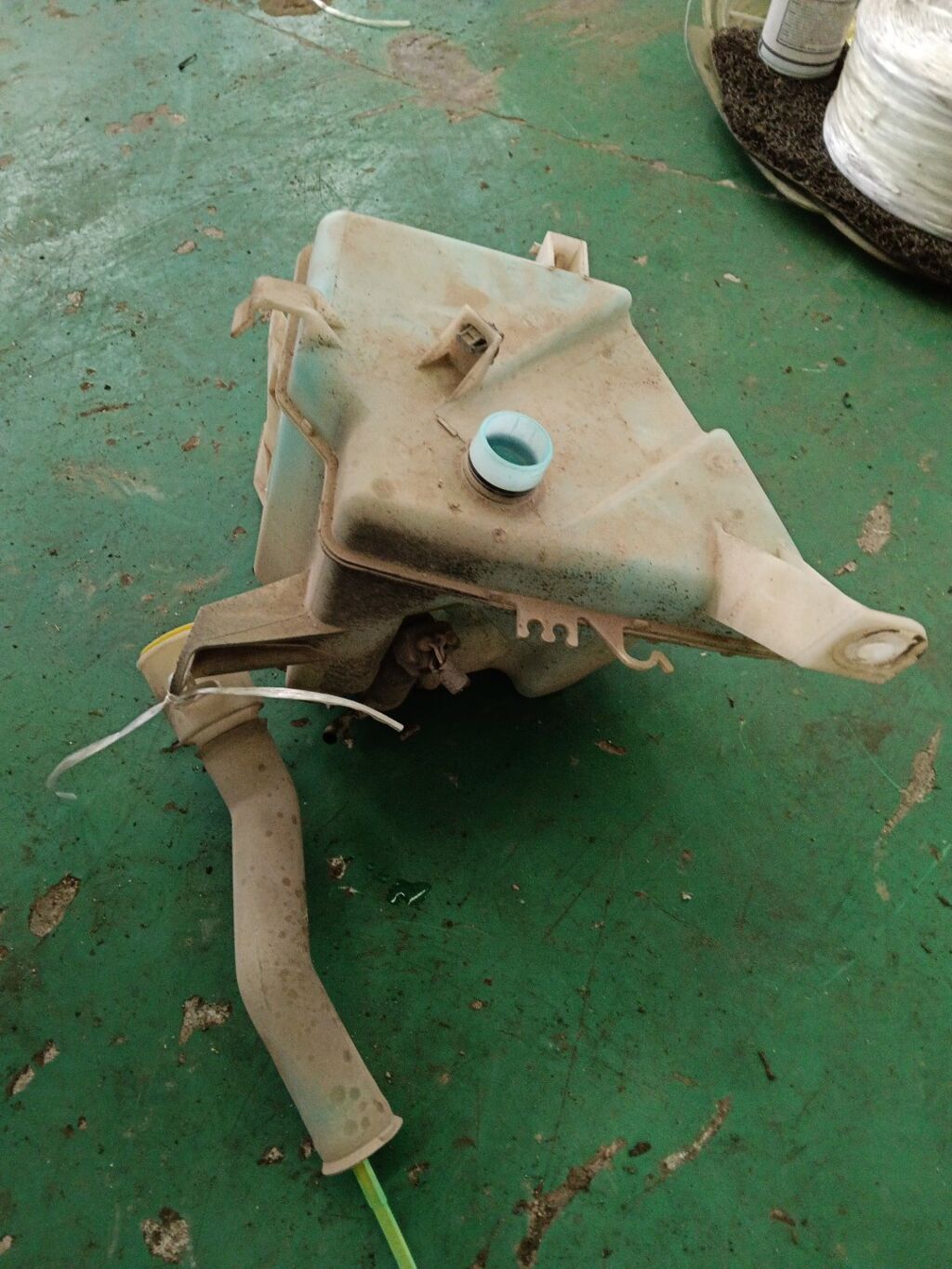 Бачок омывателя на Toyota Corolla ZZE150L 060851-264  85330-02020