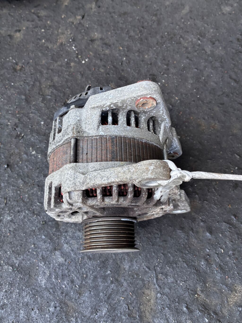 Генератор на Nissan Tiida C11 HR15DE 23100-ED00B