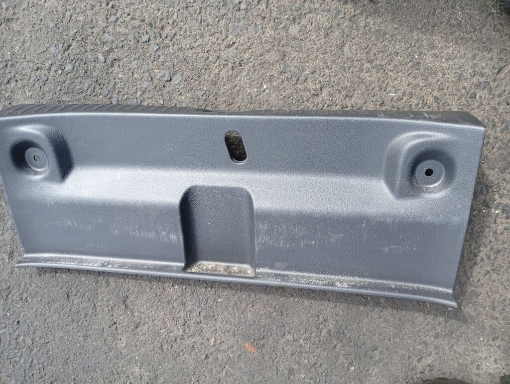 Обшивка багажника 84921-ED900 на Nissan Tiida Latio SC11 Фото 4