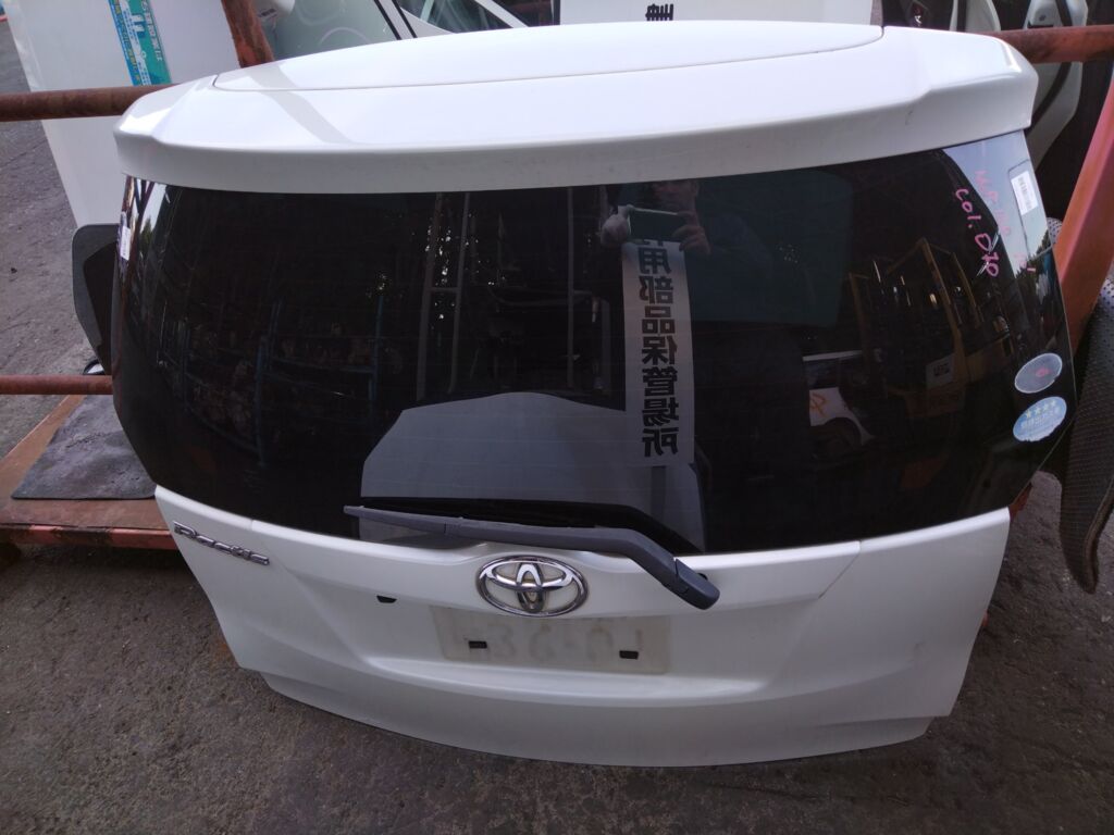 Дверь задняя на Toyota Ractis NCP120