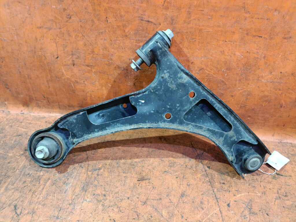 Рычаг на Suzuki Escudo TDA4W J24B 45202-78K00, Переднее Левое расположение
