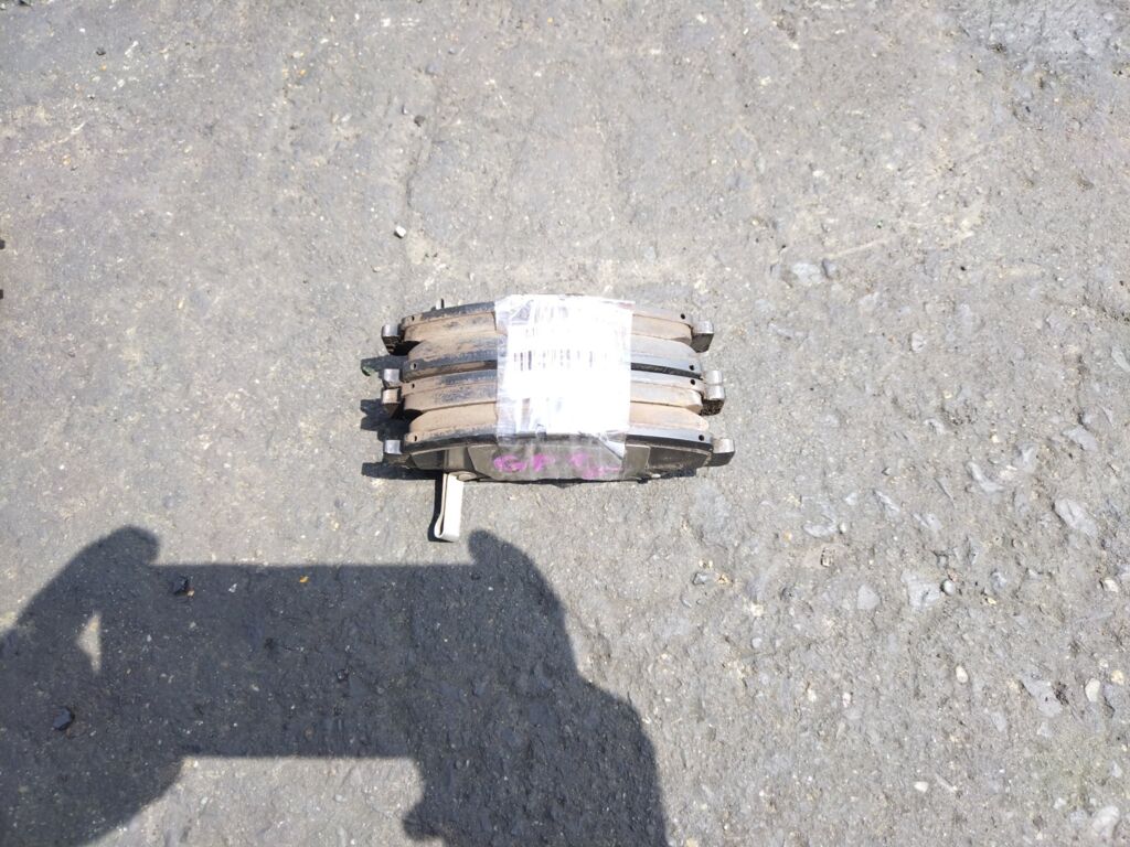 Тормозные колодки на Honda Fit Hybrid GP1 LDA, Переднее расположение