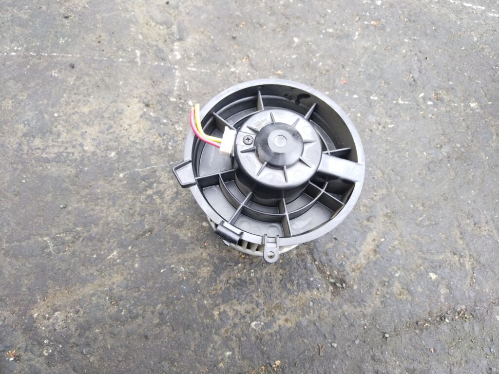 Мотор печки на Nissan Serena CC25 27225EN000  27225EN00B  27225EN00C